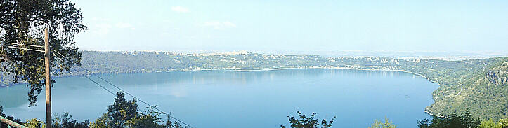 Il lago di Albano e il Parco Regionale dei Castelli Romani.